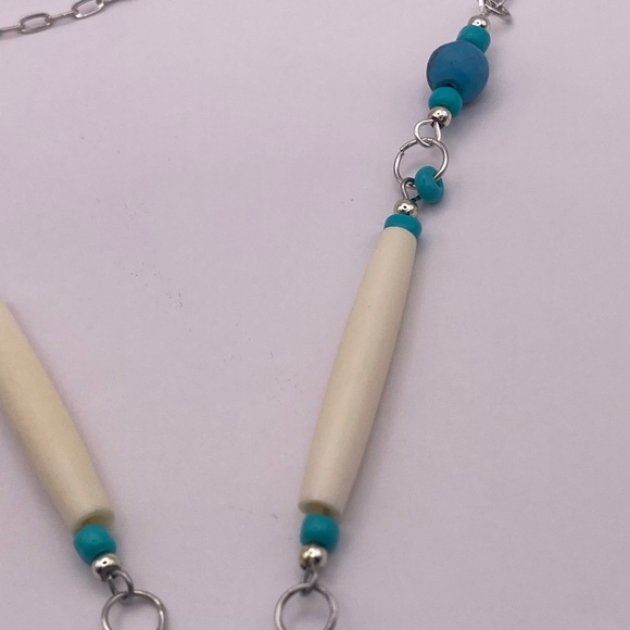 The Flow NWOT Handmade necklace beaded bone beads turquoise howlite pendant - Picture 4 of 8